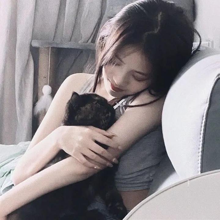 月亮在江边流淌